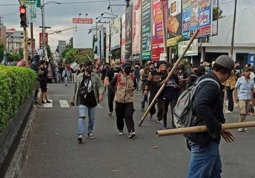 Aksi Tolak Omnibus Law Menyengsarakan Rakyat Bukan Membela Rakyat